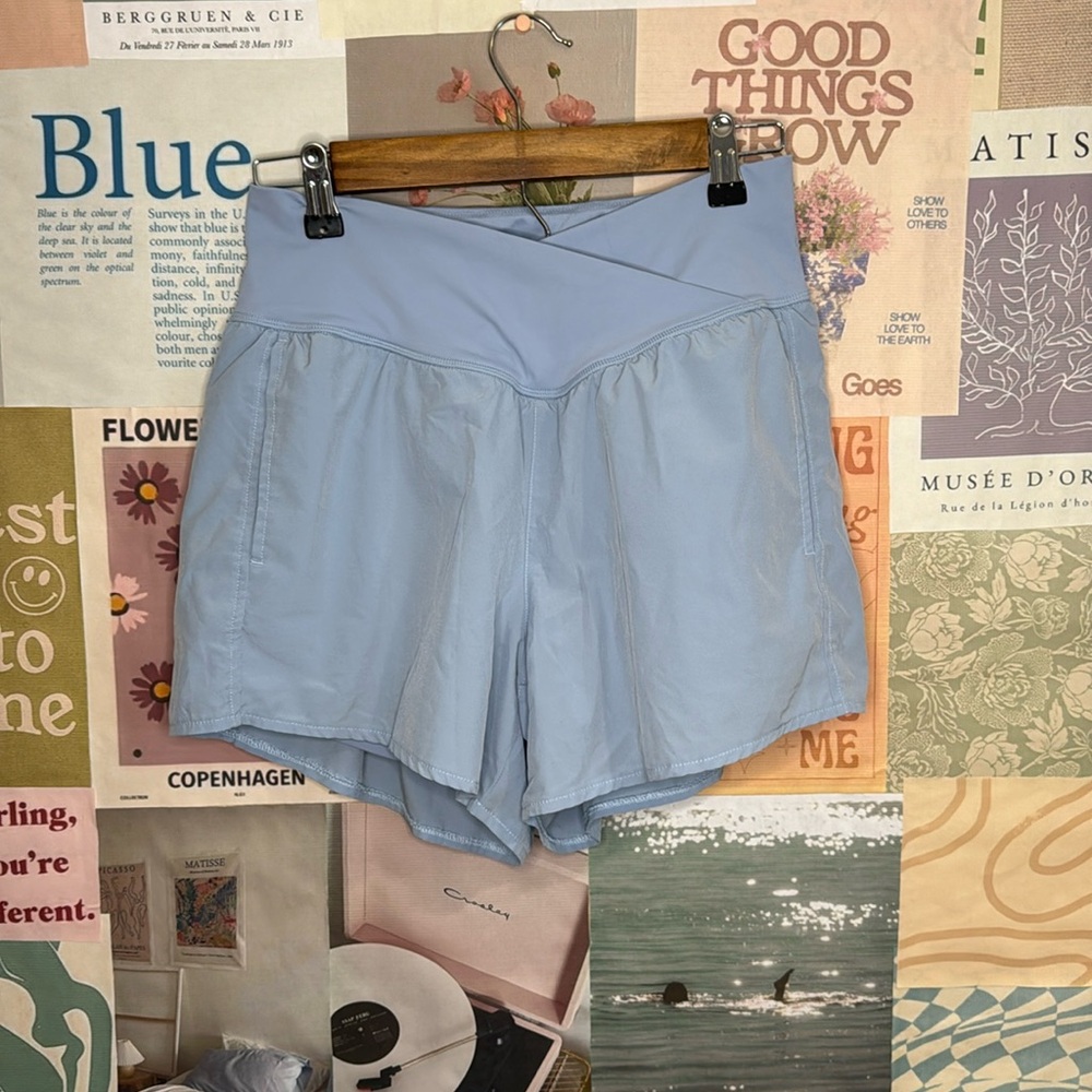 ❌SOLD❌ HALARA High Waisted Crossover Side Pocket 2-in-1 Quick Dry Yoga Shorts 4”